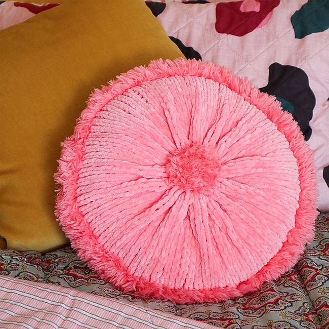 Crochet Retro Style Round Pillow Pattern