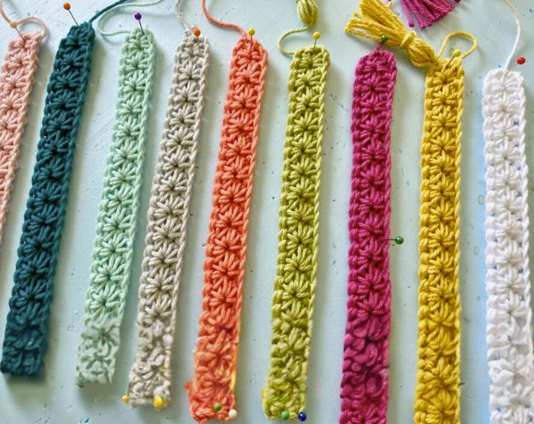 Crochet the Simply Daisy Bookmark