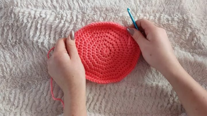 Retro Crochet Chopper Hat Pattern Perfect for Winter Fun - The Cochetry