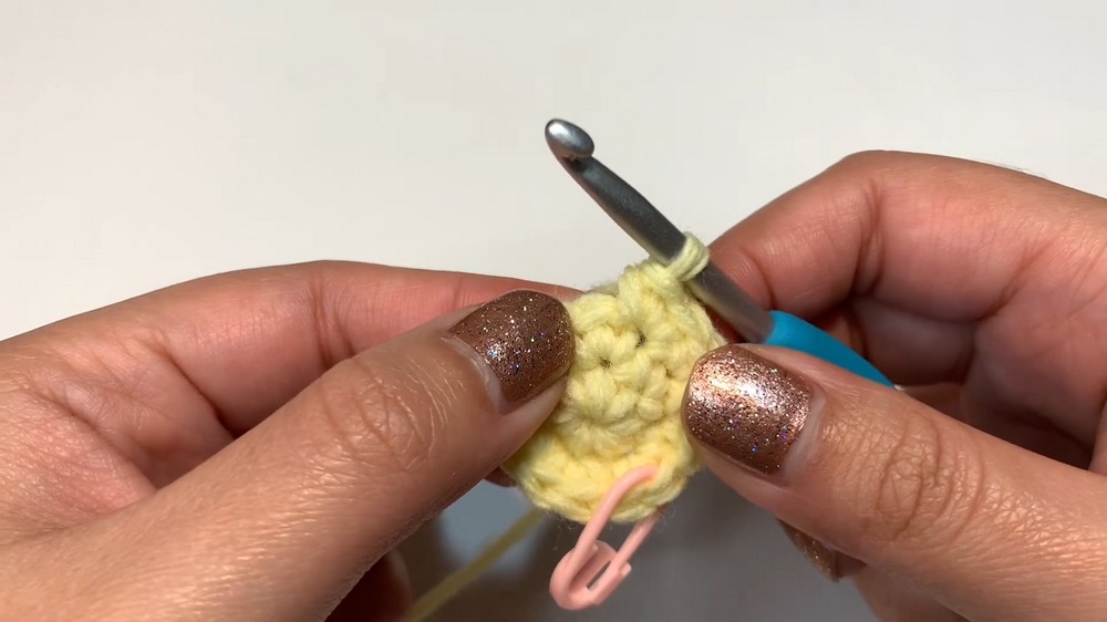 Crochet Bee Amigurumi Pattern 1
