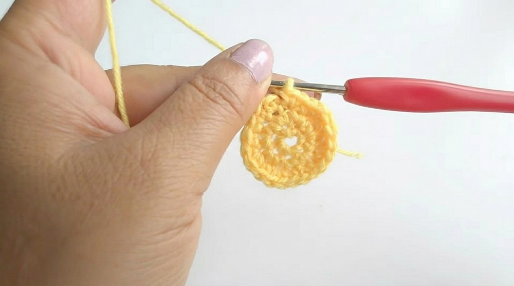 Crochet Chick Keychain Pattern 1