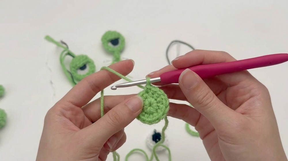Crochet Frog Phone Case Pattern 1
