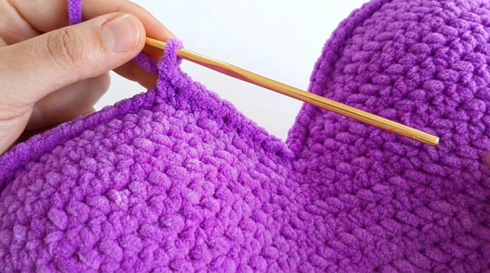 Crochet Heart Pillow Pattern 4
