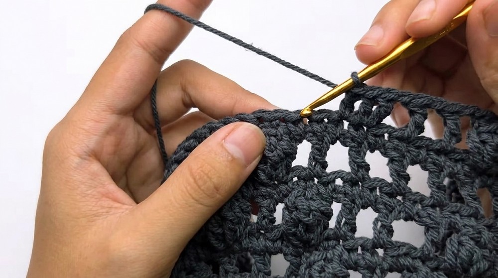 Crochet Mesh Hobo Bag Pattern 4