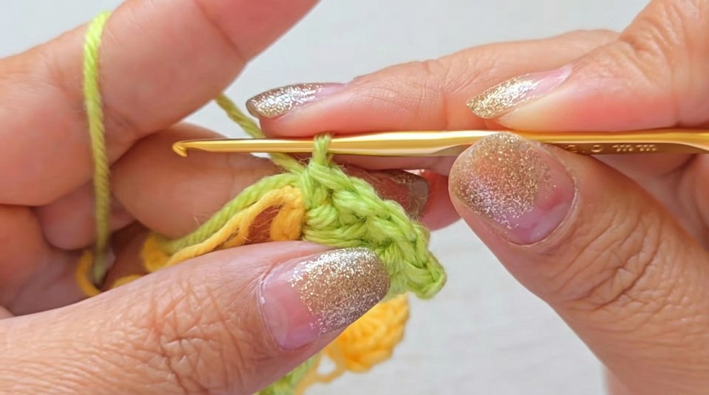 Crochet Mini Roses Flower Pattern 3
