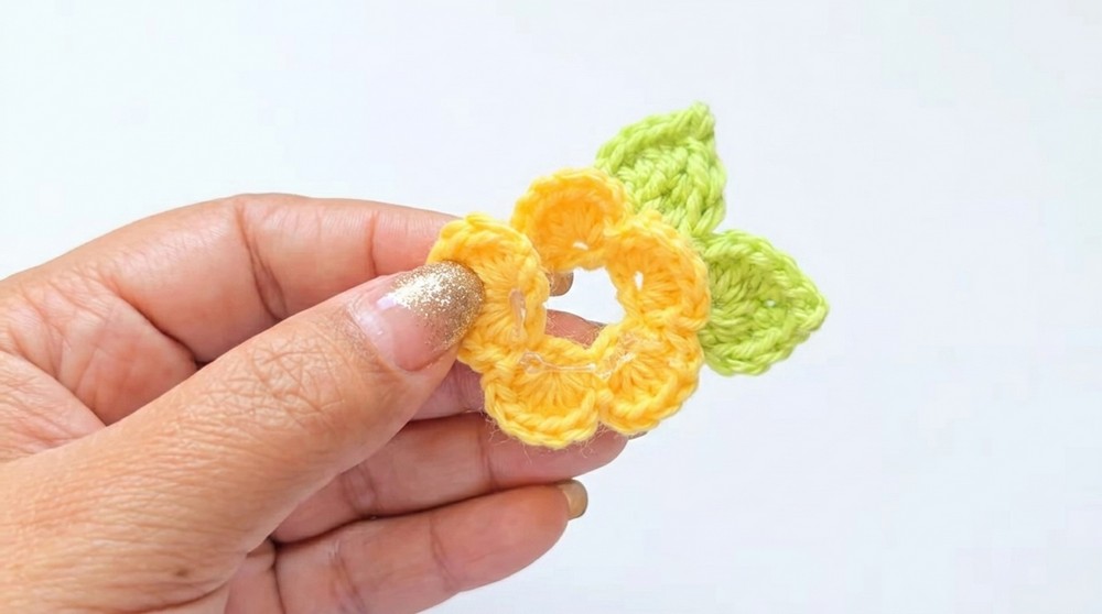 Crochet Mini Roses Flower Pattern 4