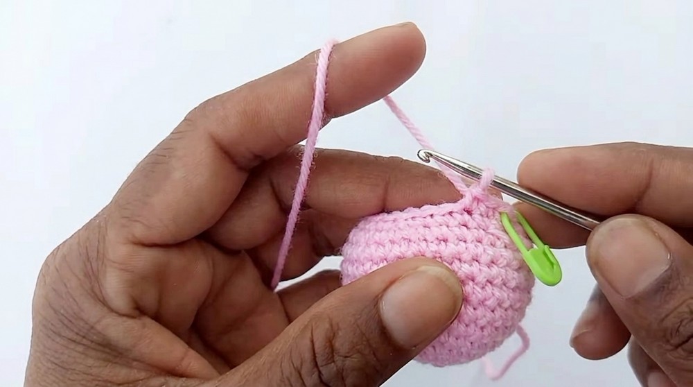 Crochet Rabbit With Carrot Pattern 2