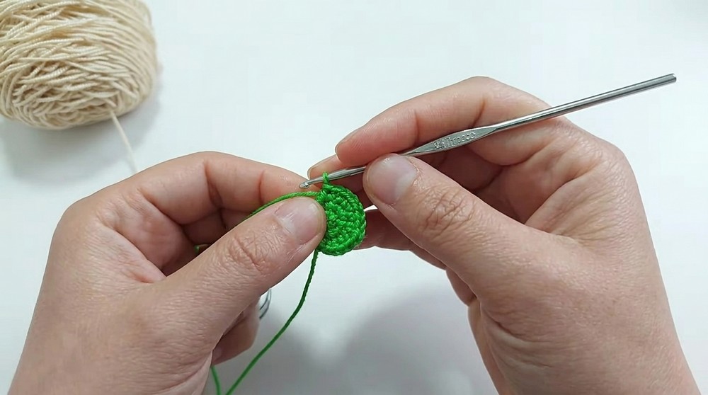 Crochet Sunflower Pot Pattern 3