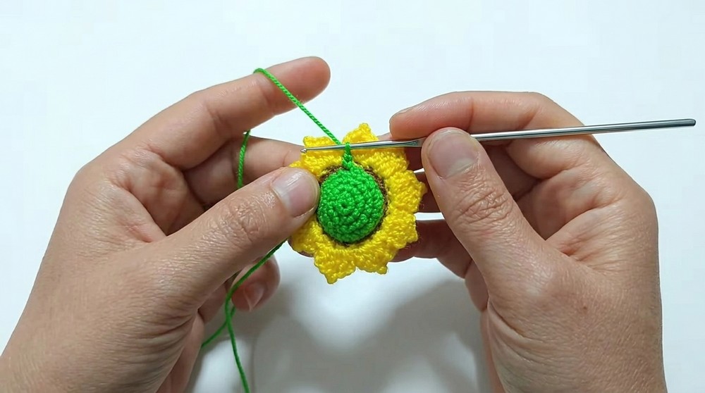 Crochet Sunflower Pot Pattern 4