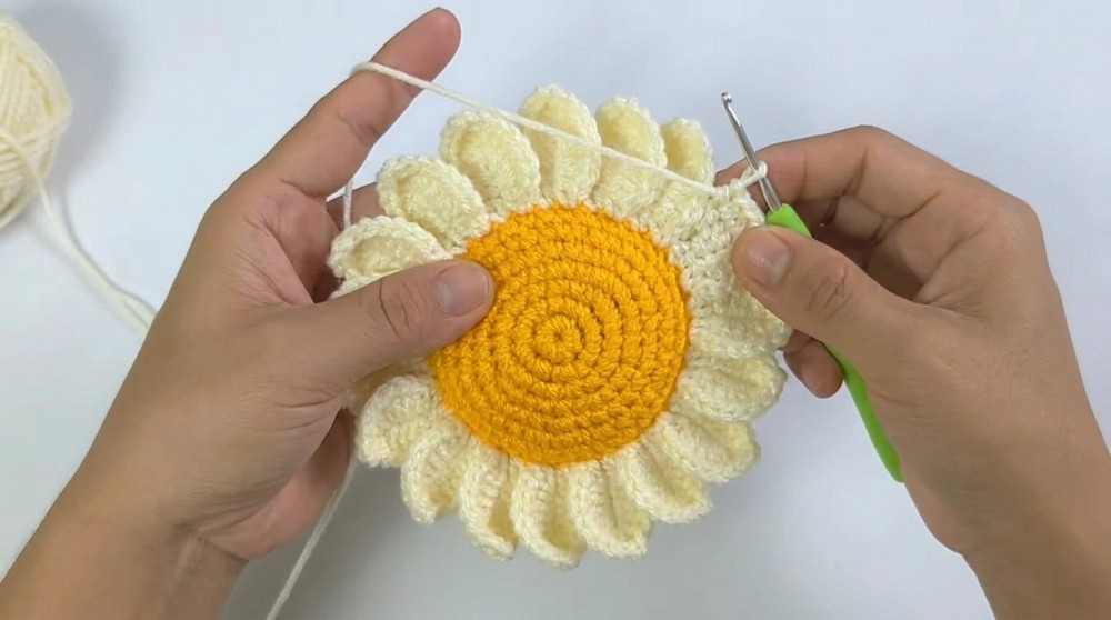 Crochet Sunflower Purse Pattern 3