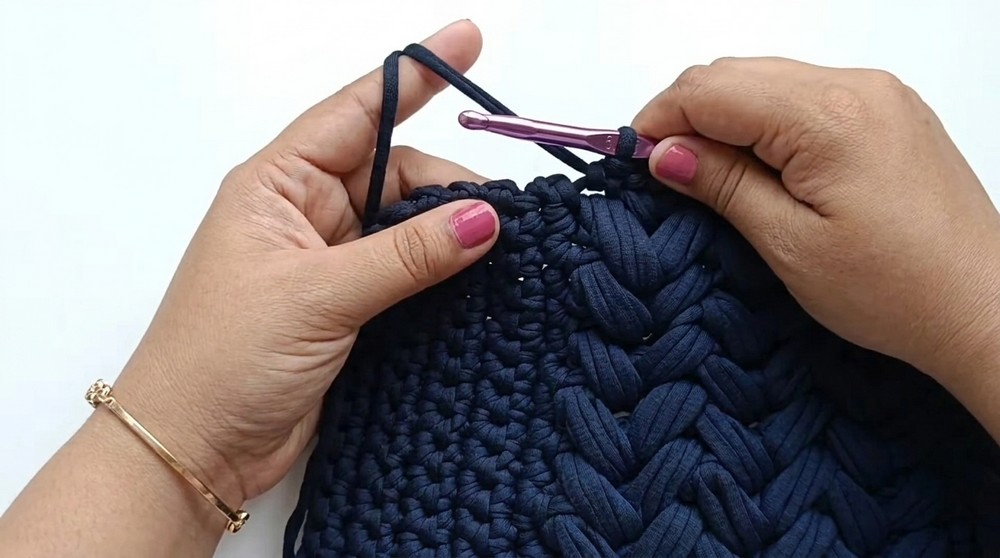 Crochet T-shirt Yarn Bag Pattern 4