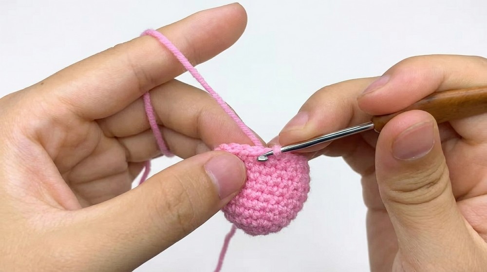 Crochet Tulip Keychain Pattern 1