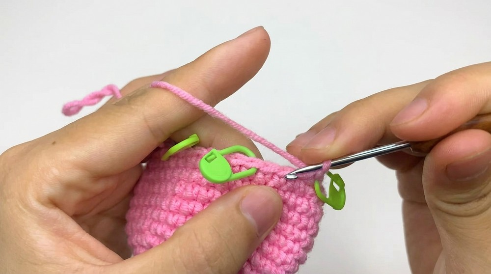 Crochet Tulip Keychain Pattern 2