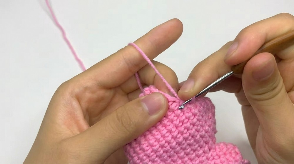 Crochet Tulip Keychain Pattern 3