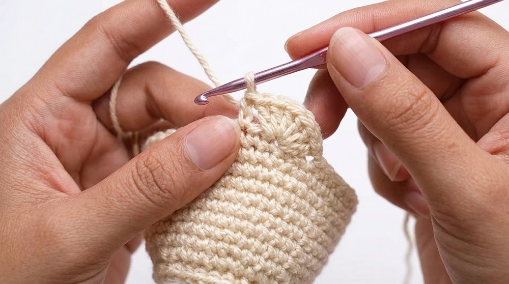 Crochet Tulip Pot Pattern 3