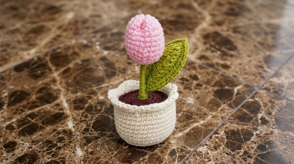 Crochet Tulip Pot Pattern 5