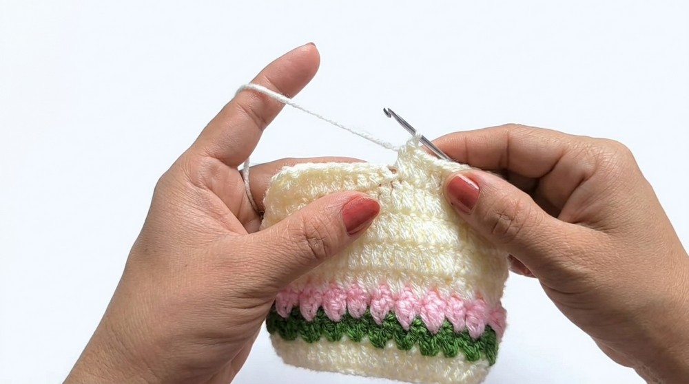 Crochet Tulip Pouch Pattern 4