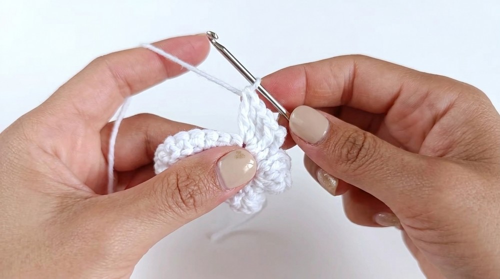 Crochet Christmas Keychain Pattern 4