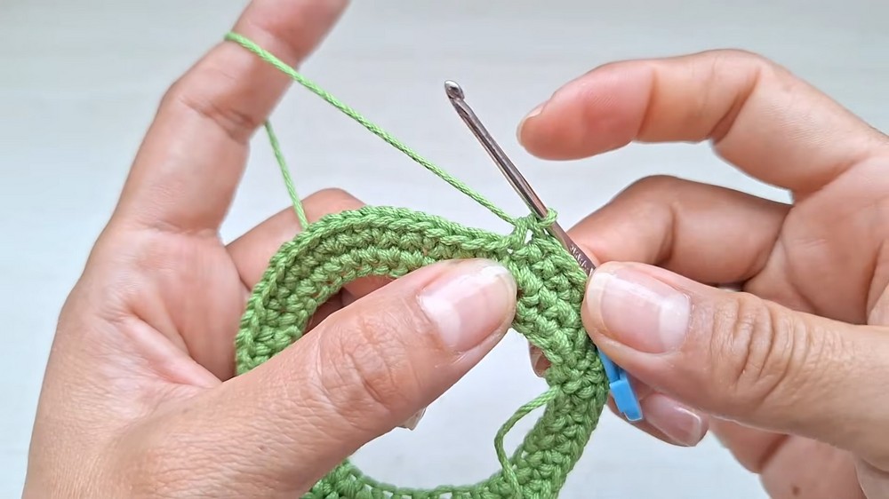 Crochet Christmas Wreath Pattern 1
