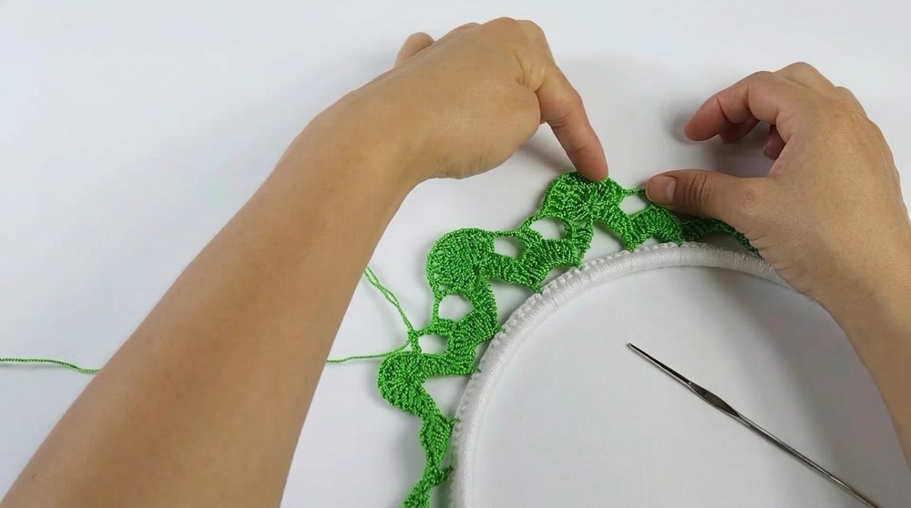 Crochet Christmas Wreath Pattern 2