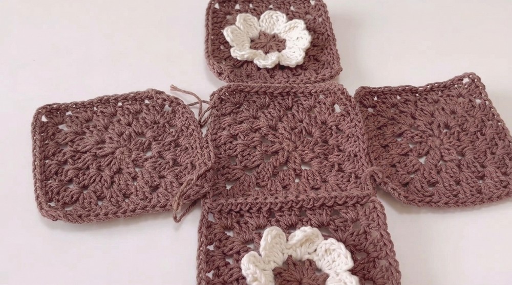Crochet Flower Coin Purse Pattern 3