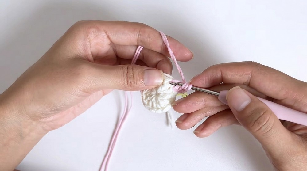 Easy Crochet Flower Pouch Free Pattern with a Floral Design - The Cochetry