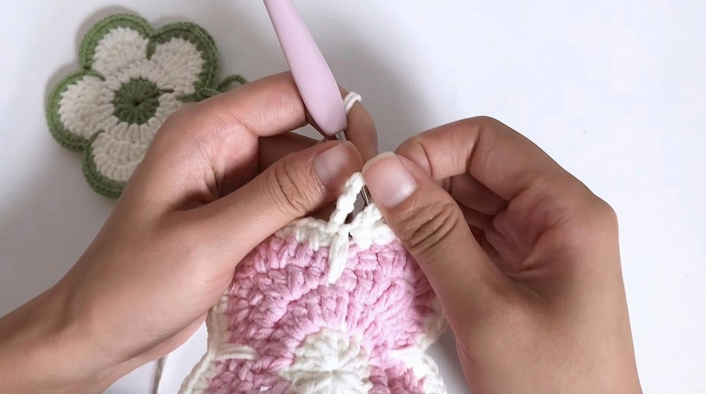 Crochet Flower Pouch Pattern 3