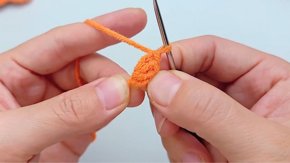 Crochet Halloween Pumpkin Hair Clip Pattern 1
