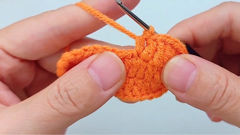 Crochet Halloween Pumpkin Hair Clip Pattern 2