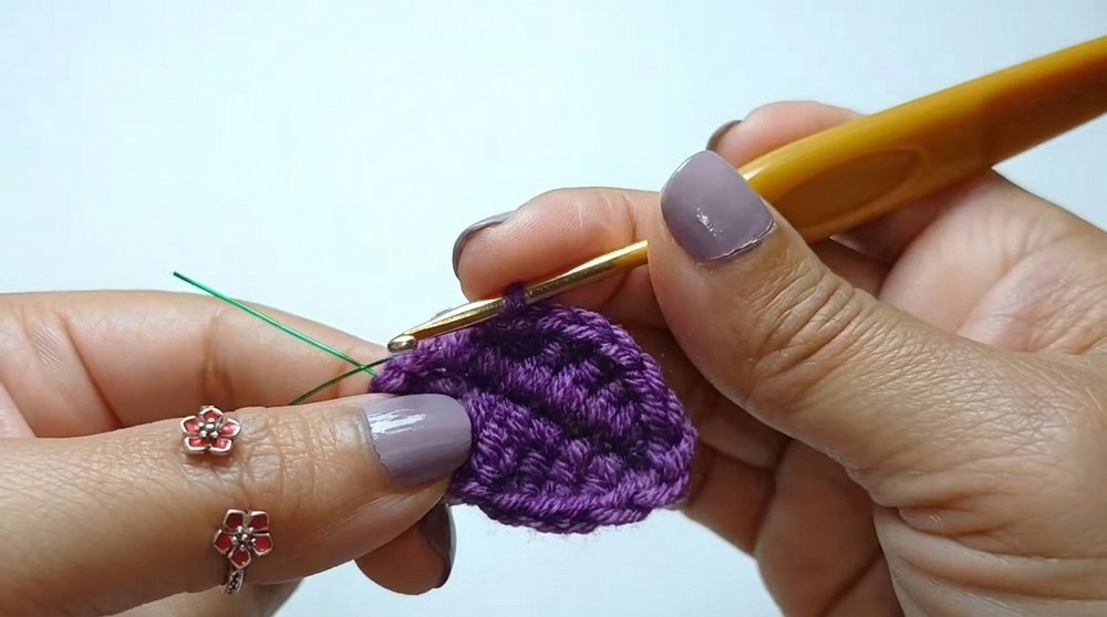 Crochet Pot With Leaves Pattern 4