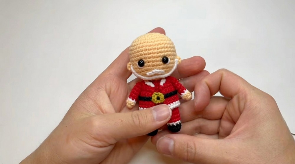 Crochet Santa Claus Chibi Pattern 4