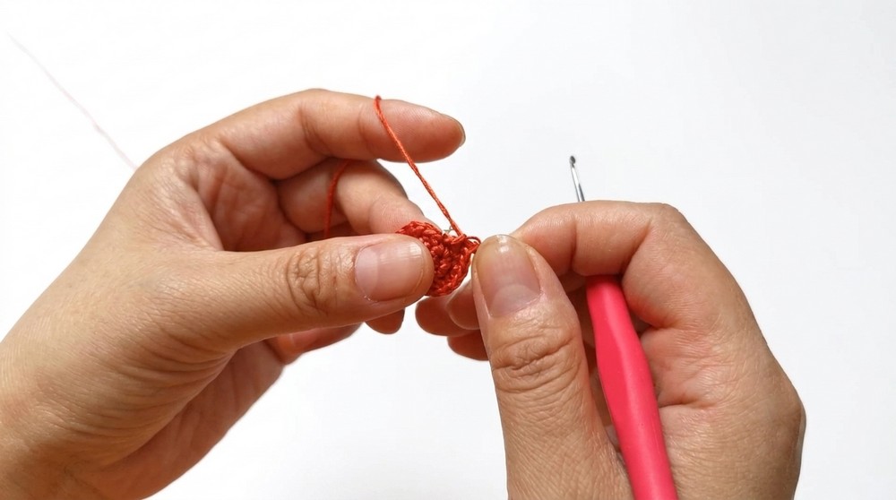 Crochet Tomato Keychain Pattern 1