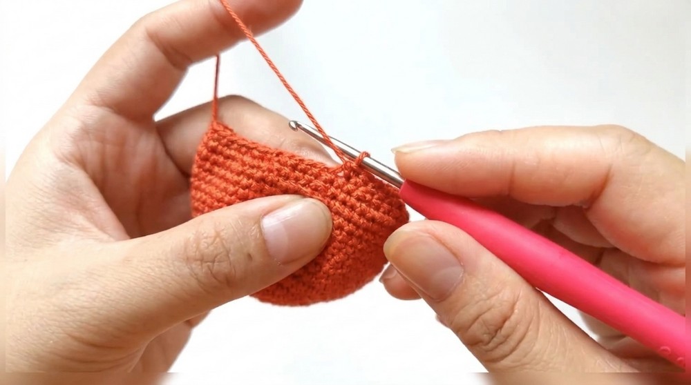 Crochet Tomato Keychain Pattern 2