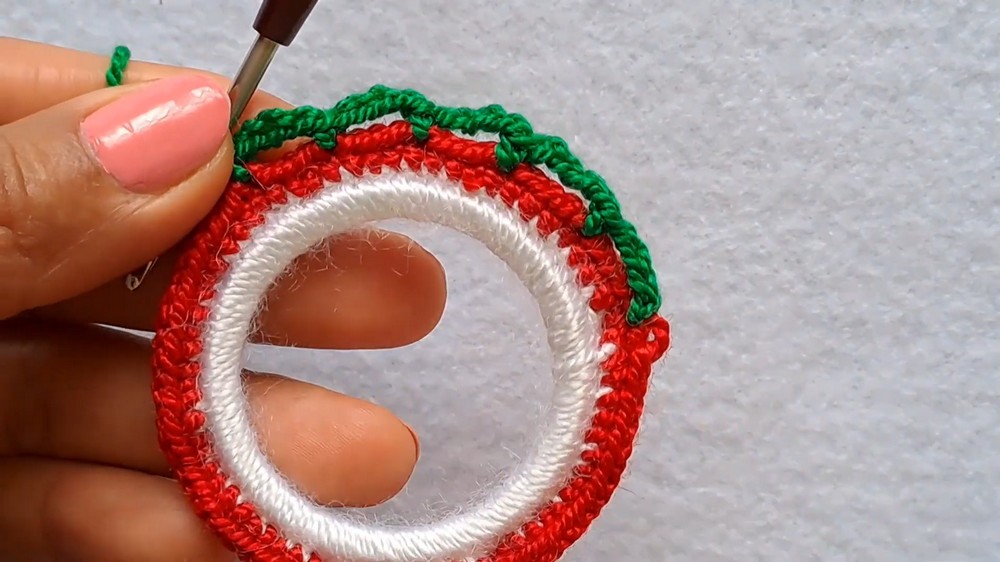 Crochet Christmas Wreath Pattern 2