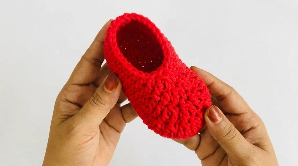 Crochet Christmas Baby Shoes Pattern 3