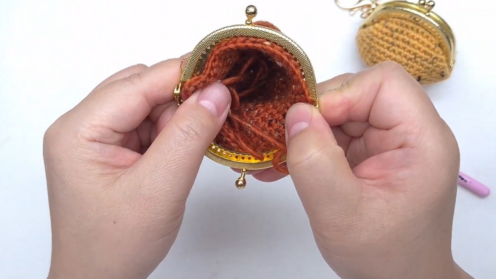 Crochet Circular Coin Purse Pattern 3
