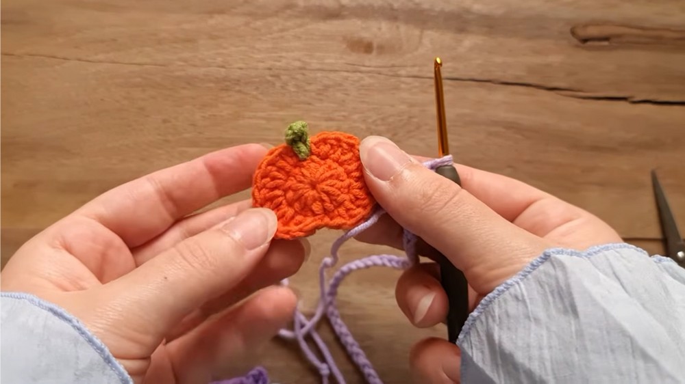Crochet Ghost Pumpkin Bookmark Pattern 2