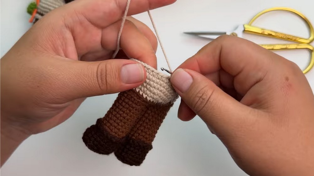 Crochet Shrek With Frog Balloon Pattern 2
