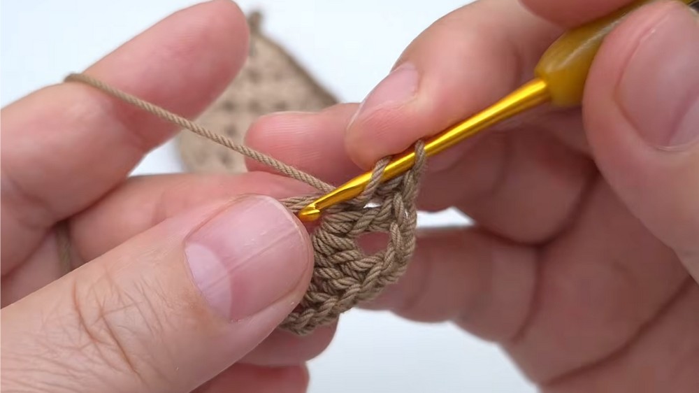 Crochet Square AirPods Bag Pattern 1