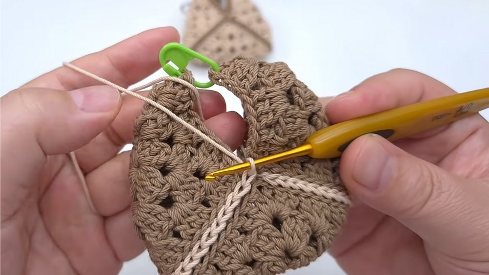 Crochet Square AirPods Bag Pattern 3