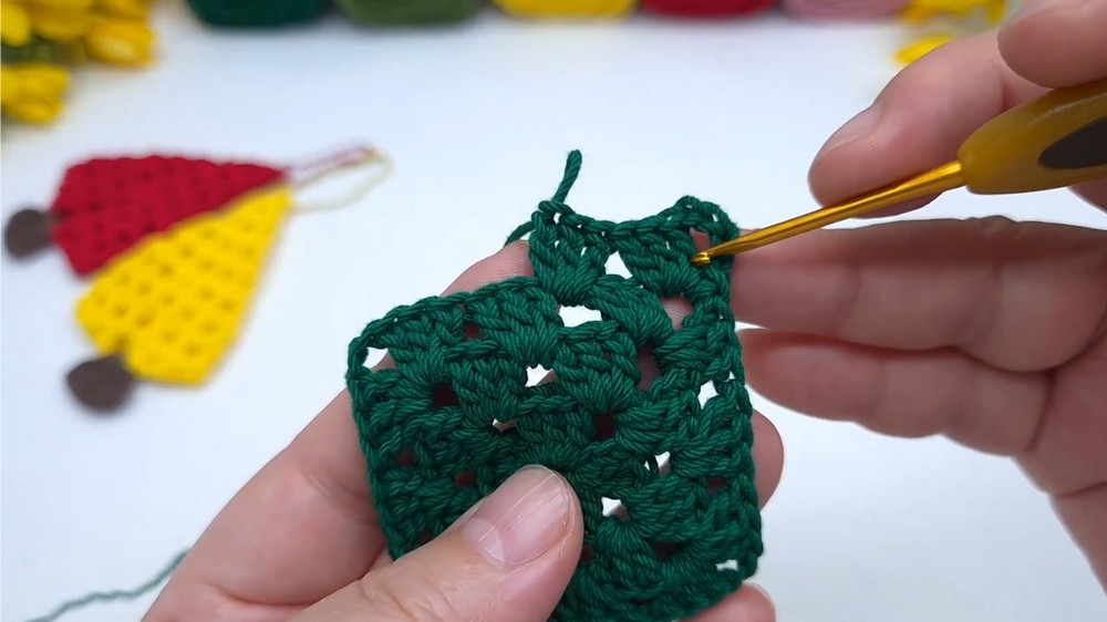 Crochet Square Christmas Tree Pattern 2