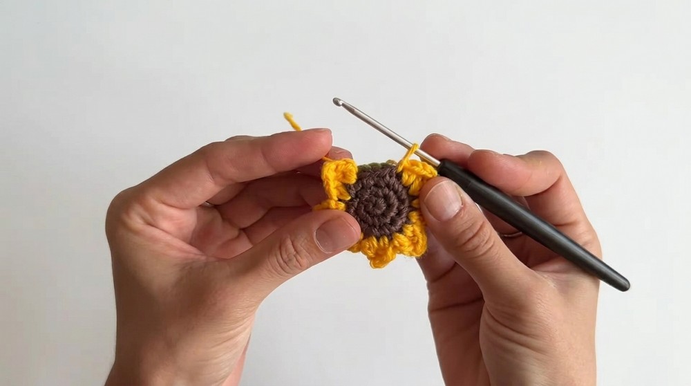Crochet Sunflower And Tulip Pattern 3