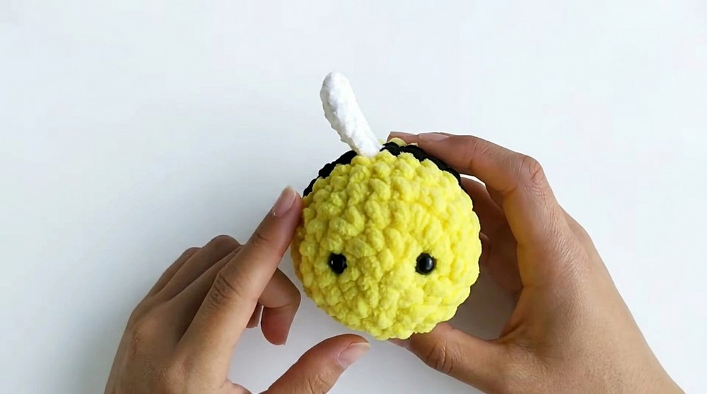 Crochet Bee Amigurumi Pattern 3