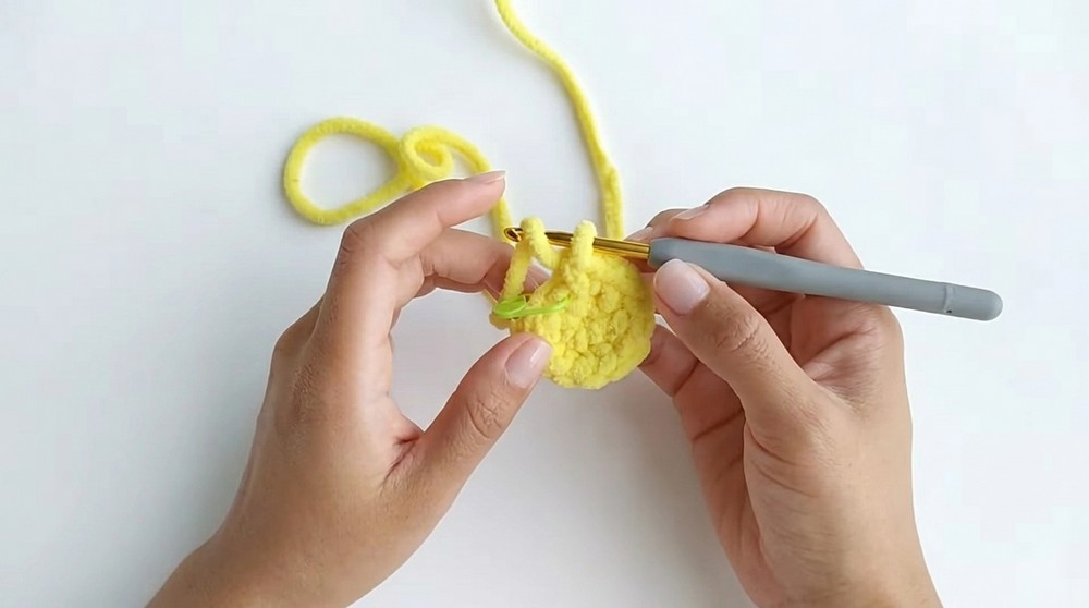 Crochet Bee Amigurumi Pattern 1