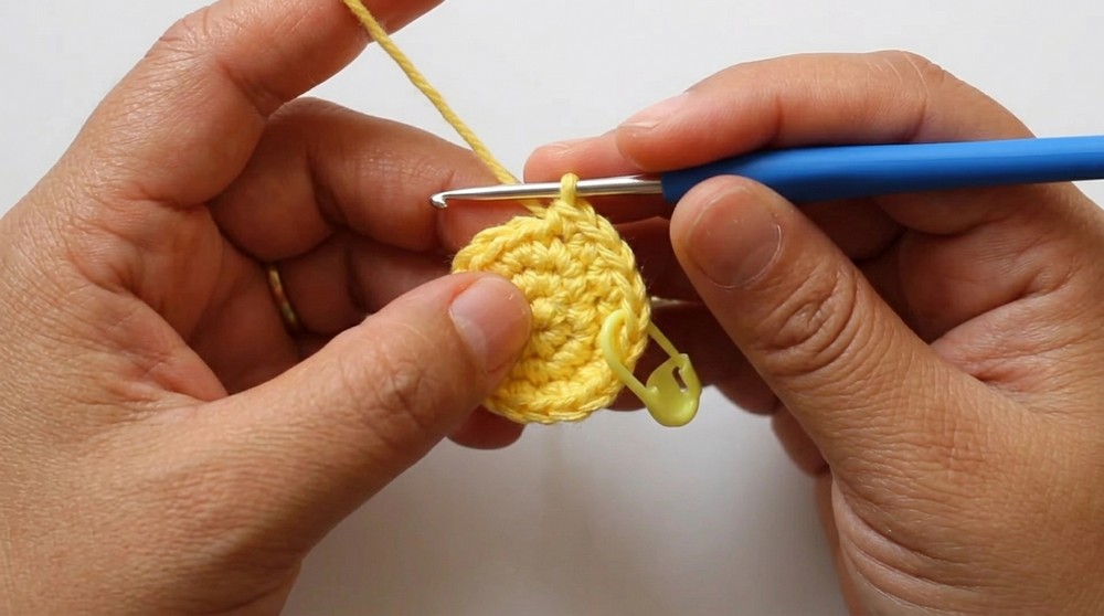 Crochet Minion Amigurumi Pattern 1