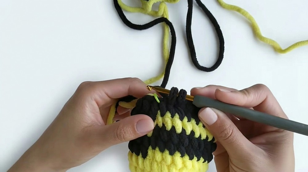 Crochet Bee Amigurumi Pattern 2